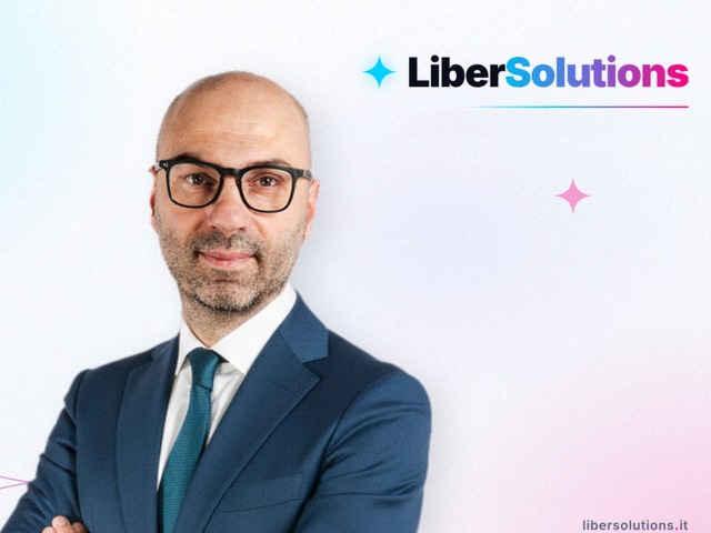 Il consulente senior di Liber Solutions collegato in videocall